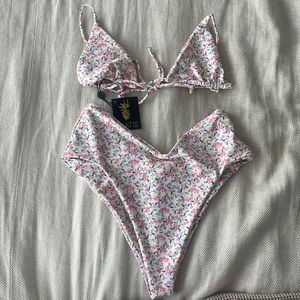 Skatie bikini never worn high waisted bottoms